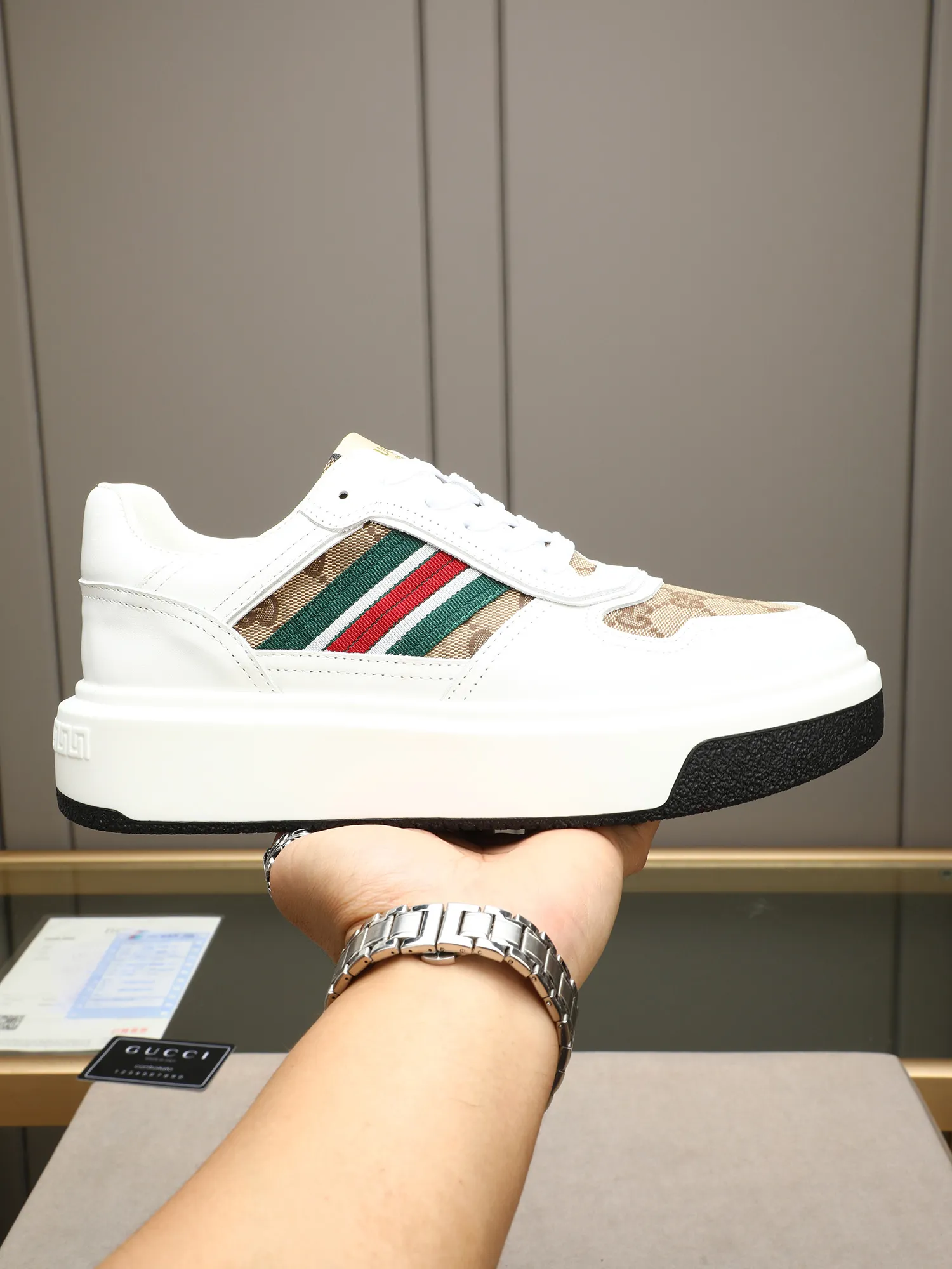 Men's shoes 💰480 New men's shoes GUCCI Fashion trend Made of first-layer calfskin ➕ washed sheep lining! The foot feels super comfortable and the workmanship is impeccable. Foam ultra-light outsole, size: 38-44 (45 customized) 3 colors to choose from!